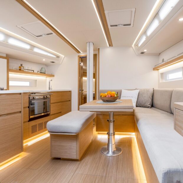 Grand Soleil 40 Performance Salon