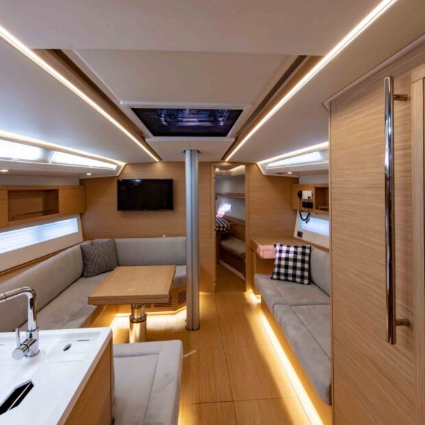 Grand Soleil 44 Performance Salon