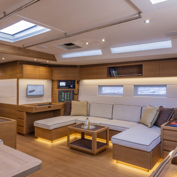 Grand Soleil 72 Performance Salon