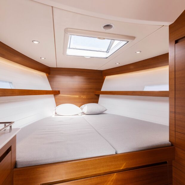 Delta 33 Open V Berth