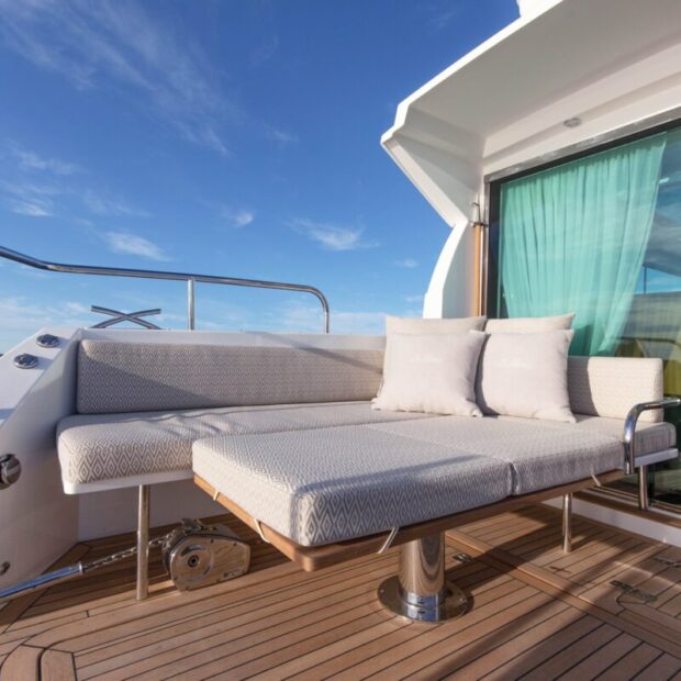 Delta 340 sw stern deck and sunpad
