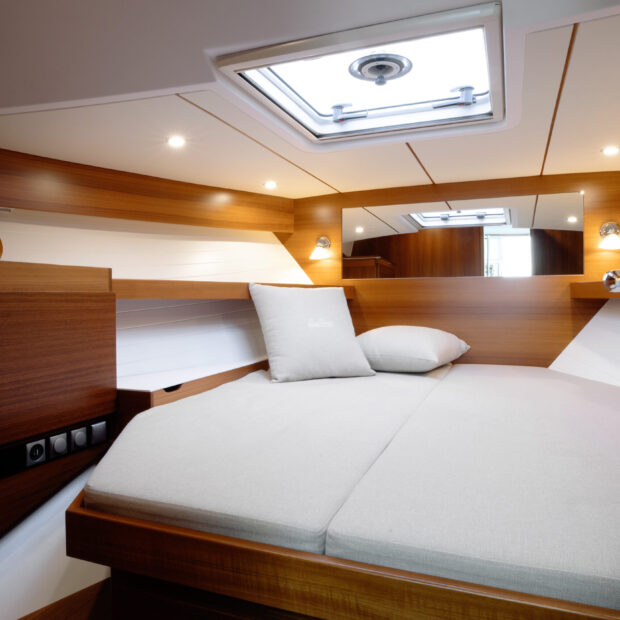 Delta 400 sw Stateroom