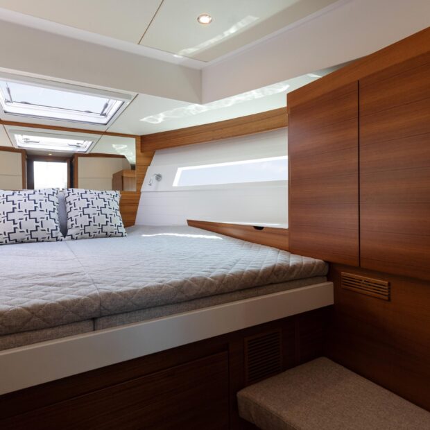 Delta 48 Coupe Stateroom