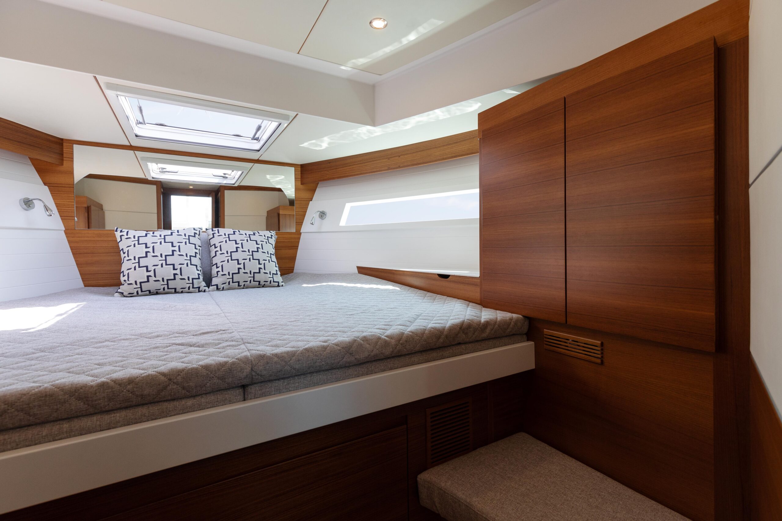 Delta 48 Coupe Stateroom