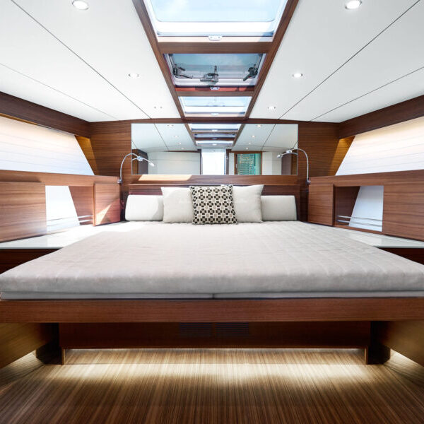 Delta 54 IPS Stateroom