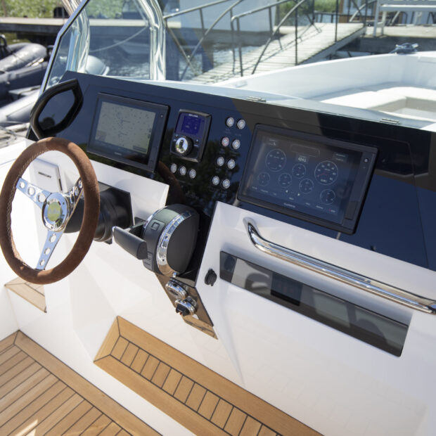 Delta T26 Tender helm