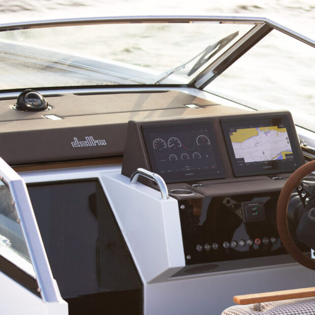 Delta 26 Open Helm and Console