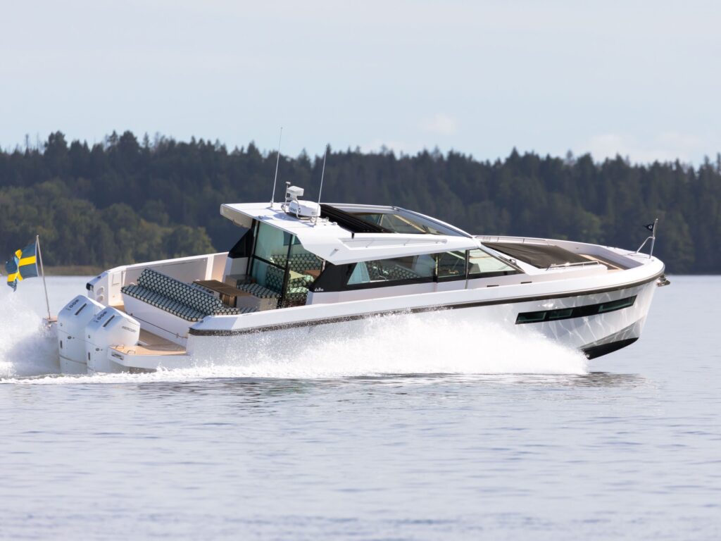 Delta Powerboats 48 Coupe