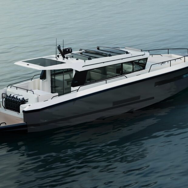 Delta 48 Adventure starboard hind quarter