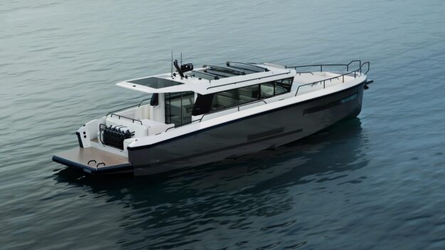 Delta 48 Adventure starboard hind quarter